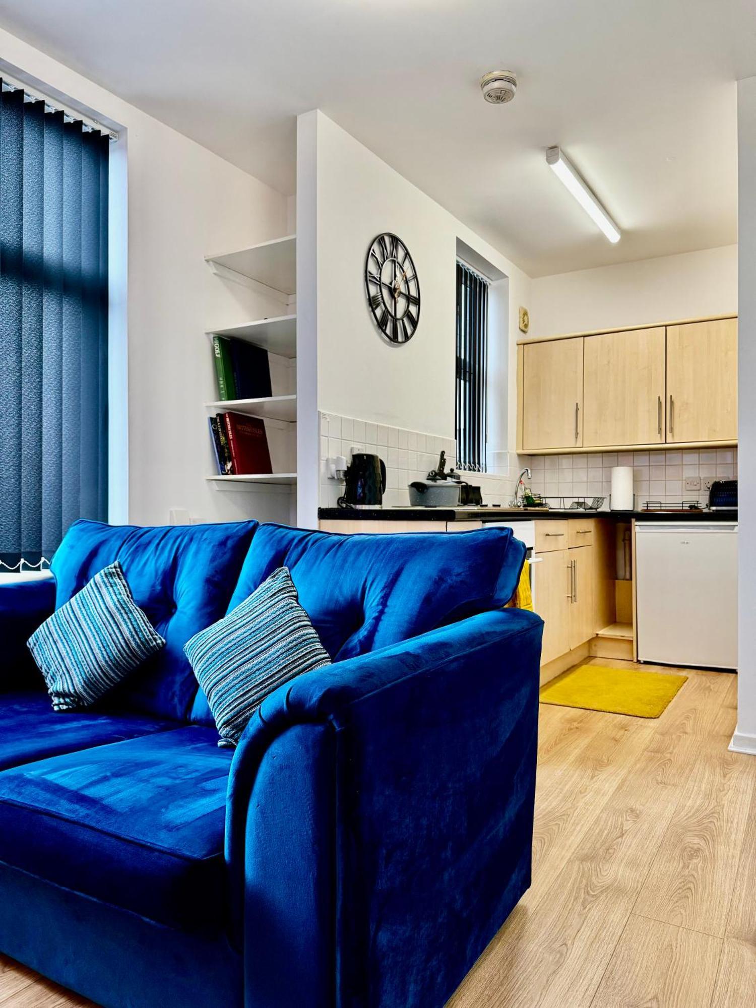 Rnm - Business Professional & Top Choice, Private Access & Entire Place, Kitchen & Washroom With Amenities, Smart Tv, Easy Access, Fast Wifi, Parking Nearby, Great Transport Links Halesowen Exterior photo